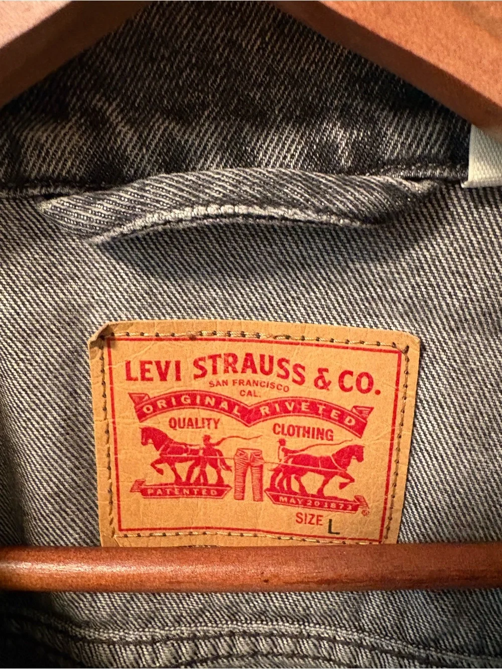 Levi's Men's Washed Black/Gray Denim Trucker Jacket - Picture 3 of 3